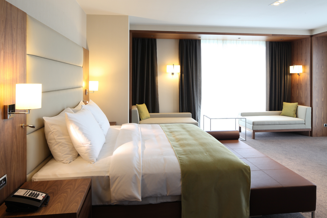 What Types of Comforters Do Hotels Use?