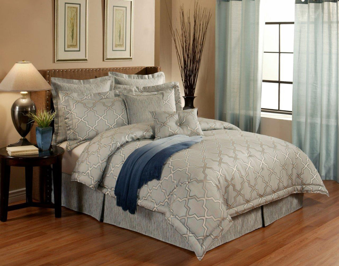 Austin Horn En' Vogue 4 Piece Glamour Comforter Set in Spa Comforter Sets By Pacific Coast Home Furnishings