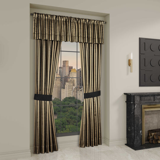 Galbraith Crest Black Bedding Set