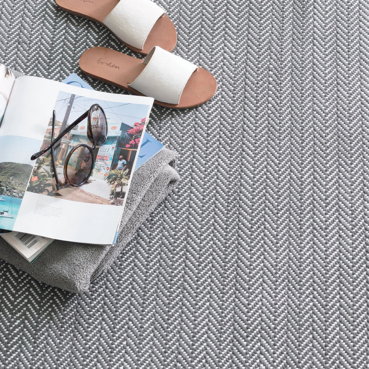 Herringbone Shale/White Handwoven Indoor/Outdoor Rug Rug By Annie Selke