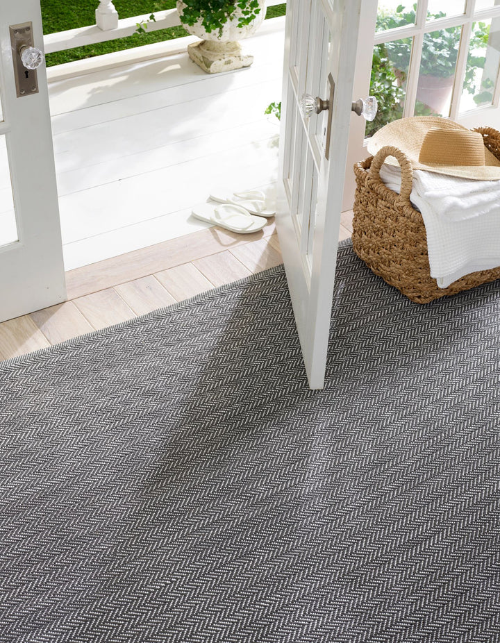 Herringbone Shale/White Handwoven Indoor/Outdoor Rug Rug By Annie Selke