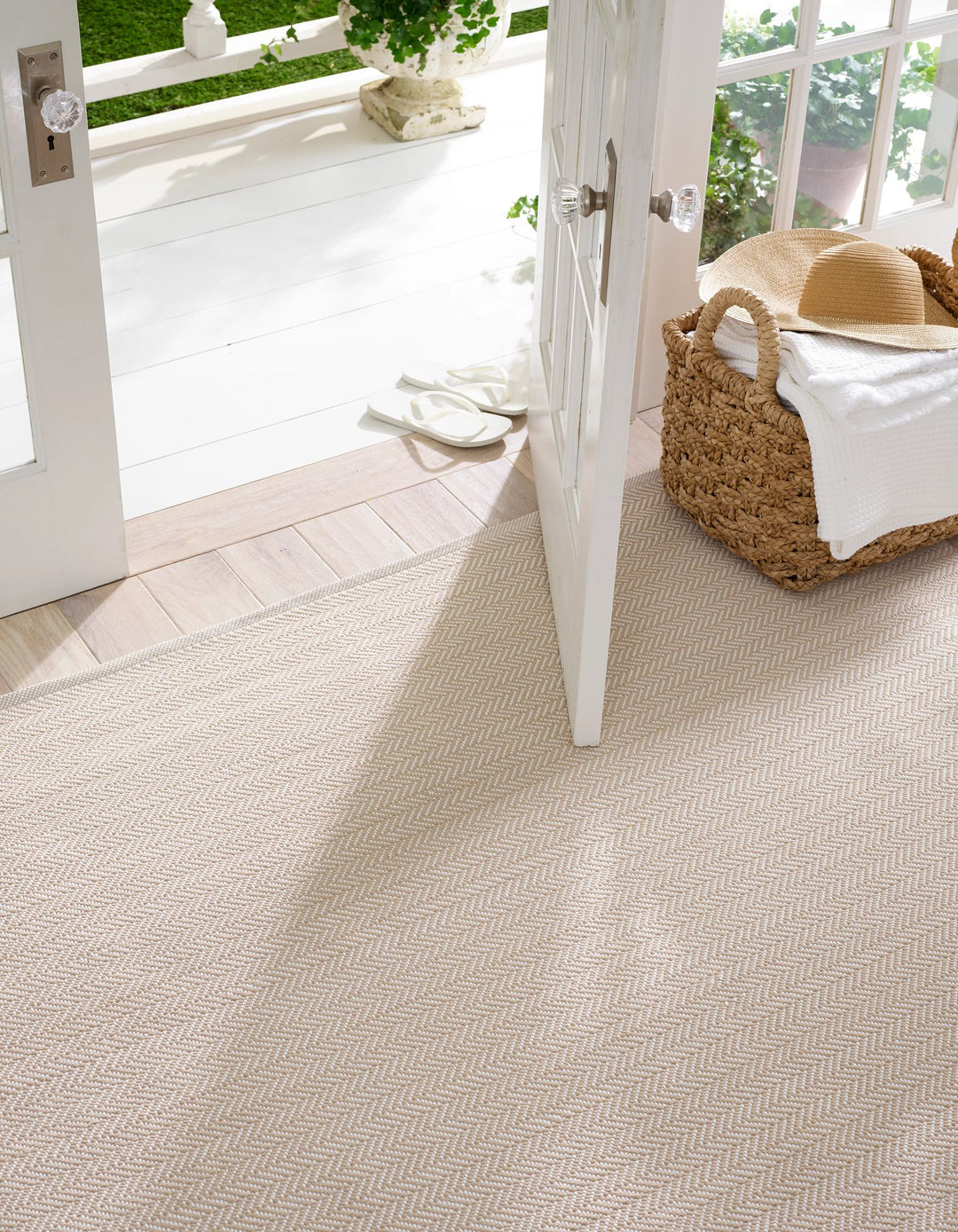 Herringbone Linen/White Handwoven Indoor/Outdoor Rug Rug By Annie Selke