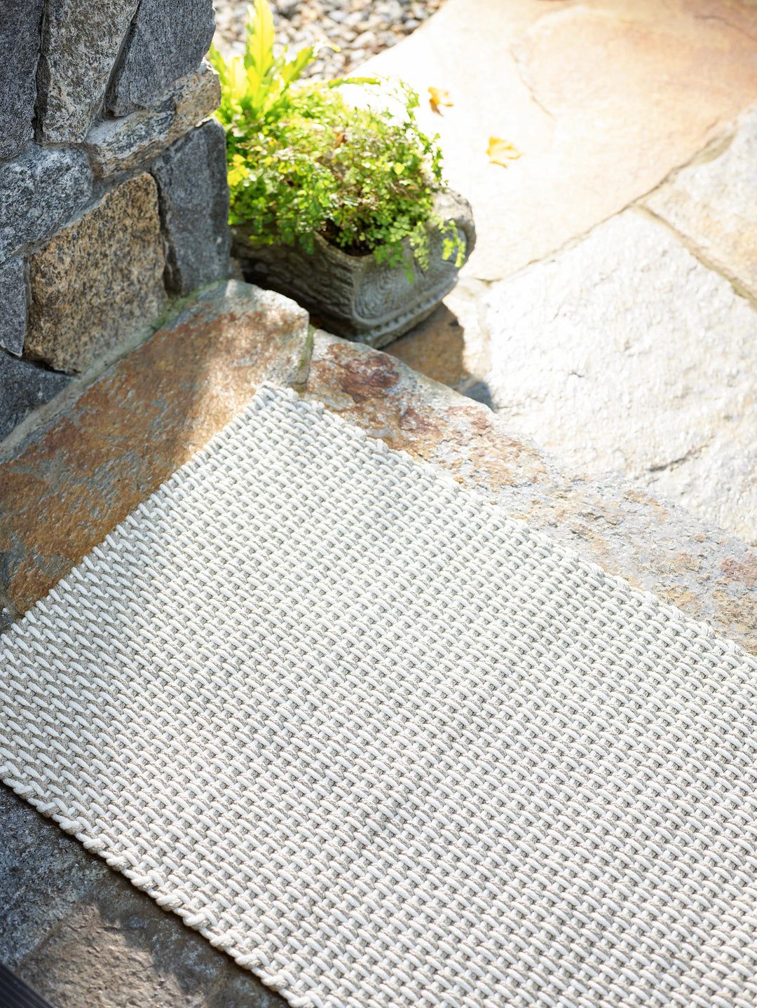 Two-Tone Rope Platinum/White Handwoven Indoor/Outdoor Rug Rug By Annie Selke