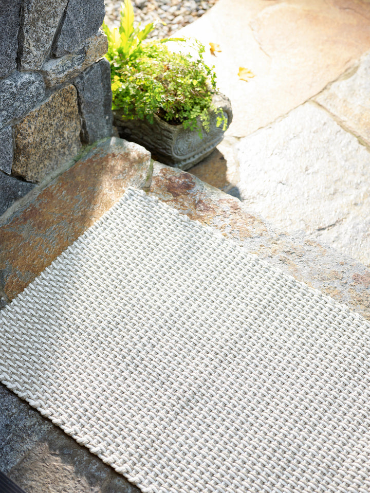 Two-Tone Rope Platinum/White Handwoven Indoor/Outdoor Rug Rug By Annie Selke