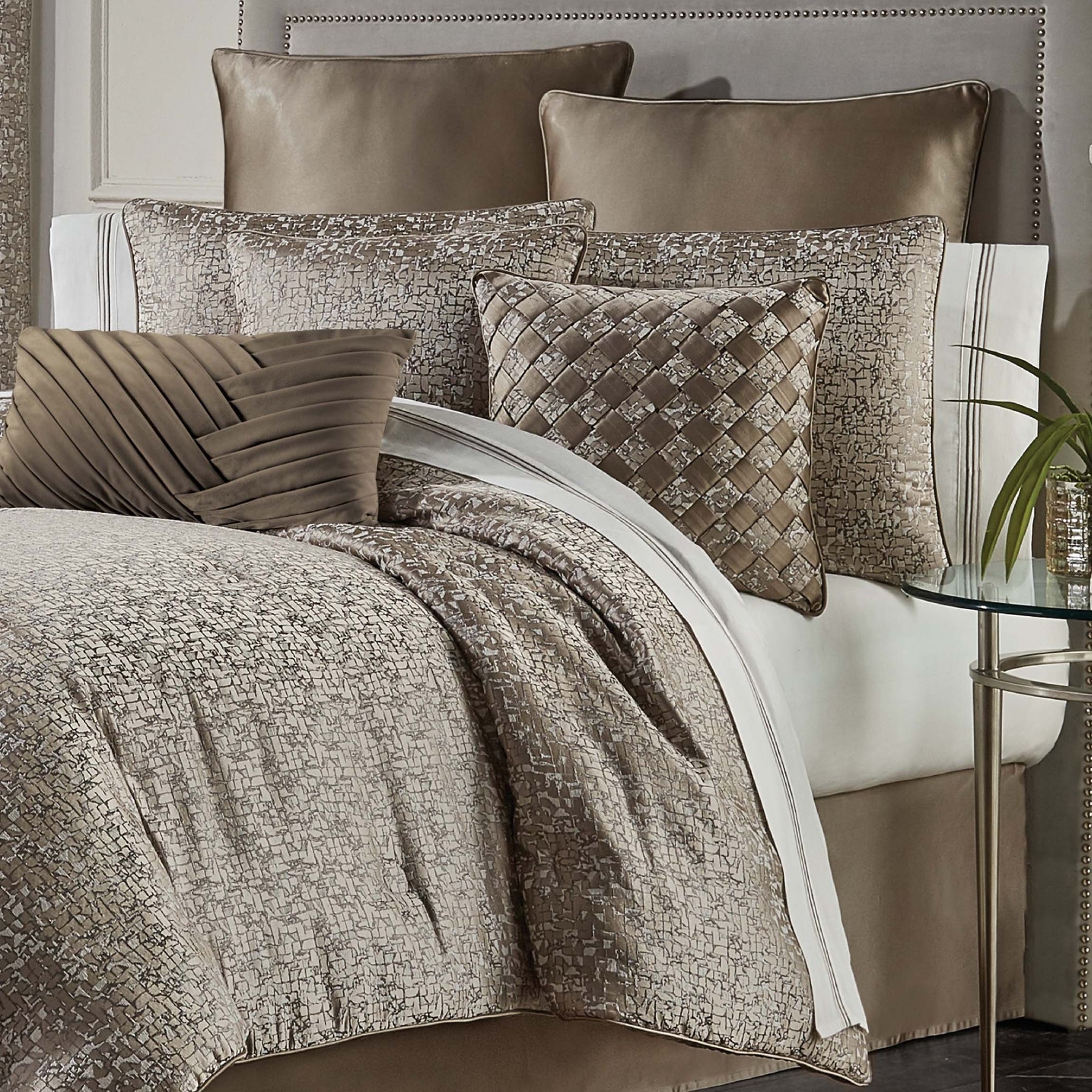 【gelato pique】 comforter cover 3set Cracked Taupe Ice 4-Piece Comforter Set By J Queen – Latest Bedding