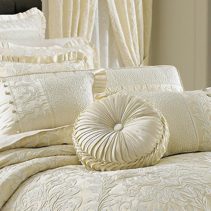 Marquis Ivory 4-Piece Comforter Set By J Queen Comforter Sets By J. Queen New York